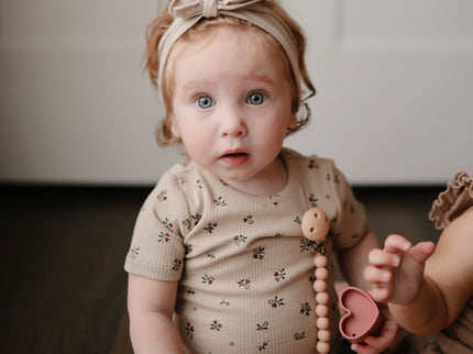 Mushie Silicone Pacifier Clip | Hera