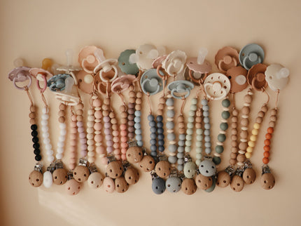 Mushie Silicone Pacifier Clip | Eva
