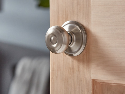 Schlage Camelot Satin Nickel Electronic Deadbolt and Georgian Knob Bundle