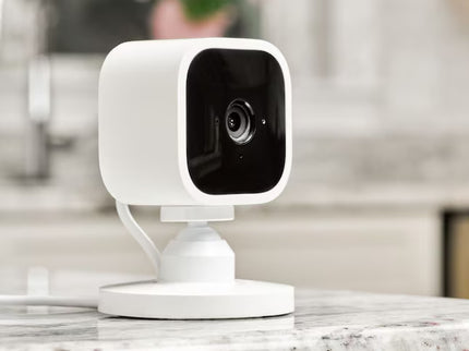 Blink Mini – Compact Indoor Plug-in Smart Security Camera, 1080p HD Video