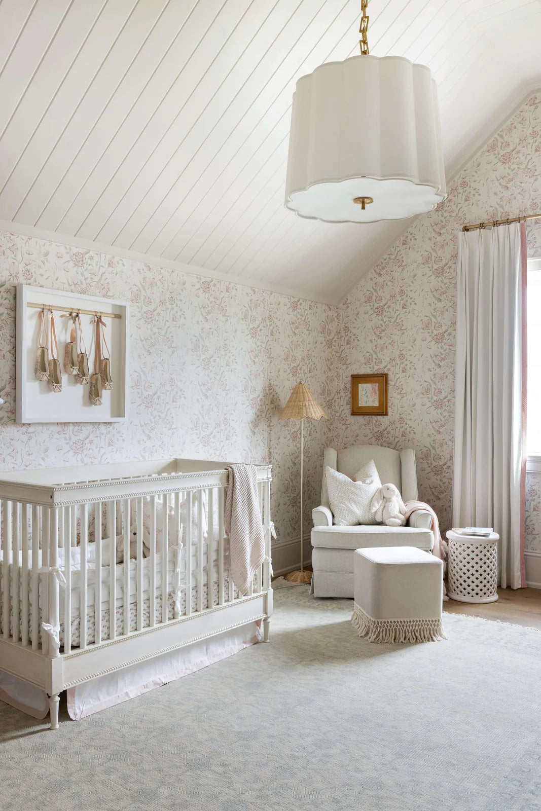 Bukett Wallpaper in Powder Pink