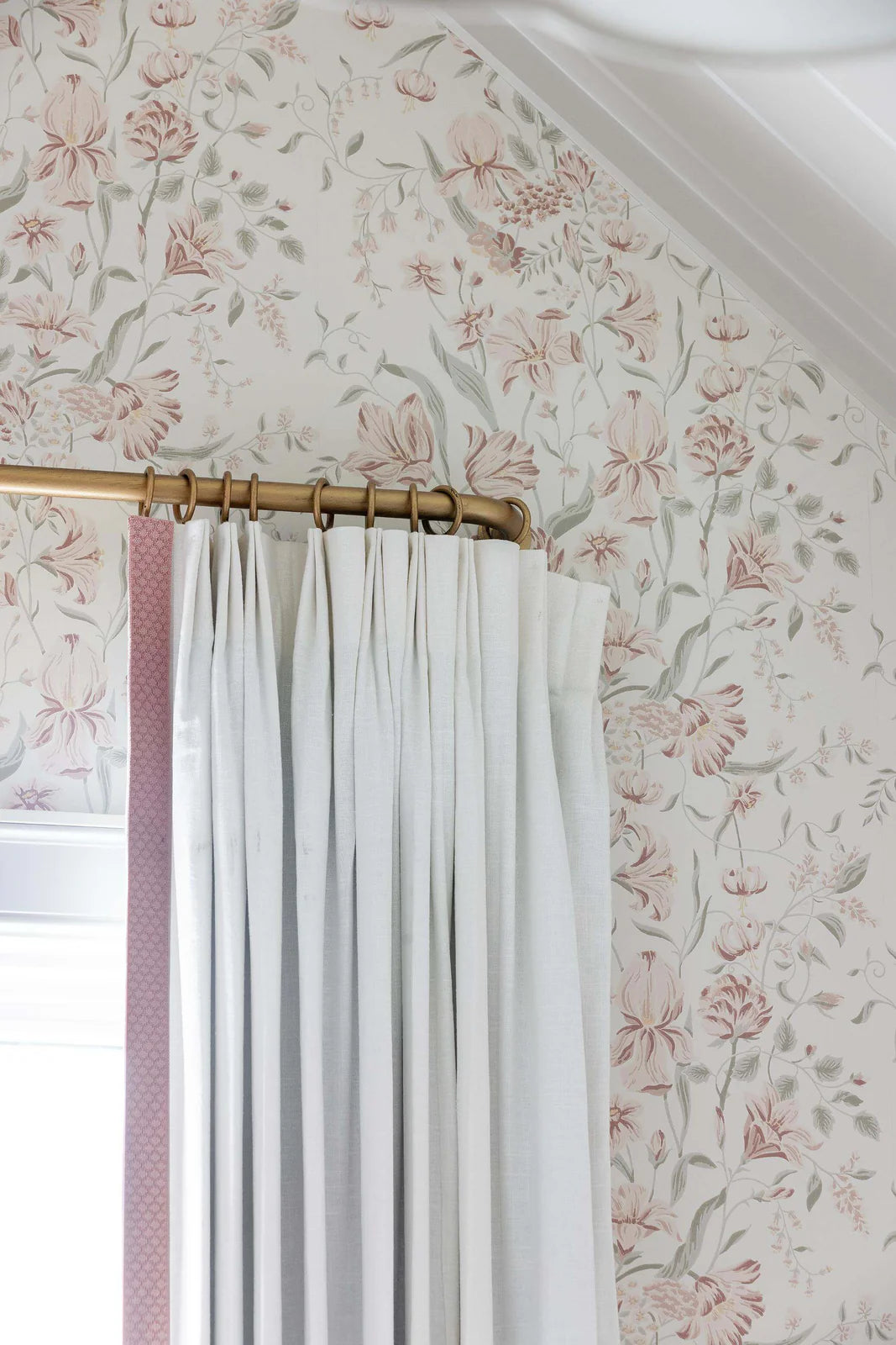 Bukett Wallpaper in Powder Pink
