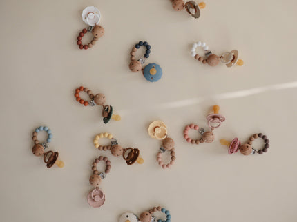 Mushie Silicone Pacifier Clip | Eva