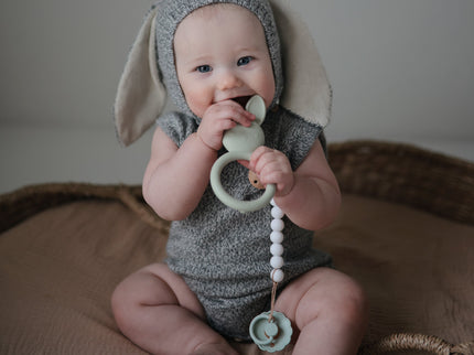 Mushie Silicone Pacifier Clip | Hera