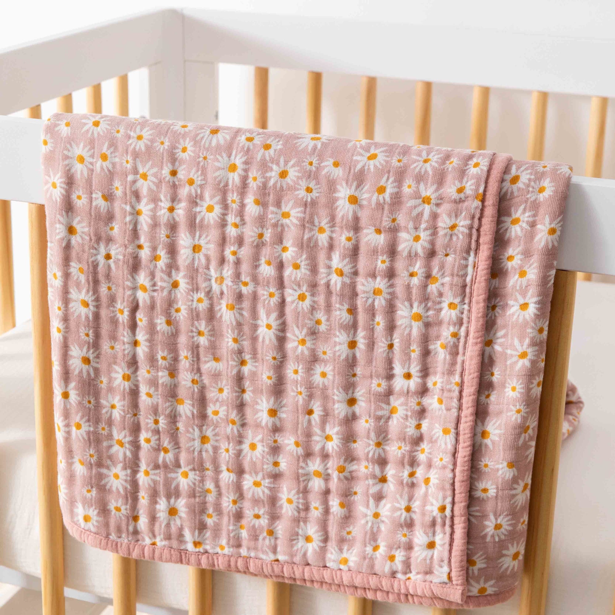 T28039,Babyletto,Daisy Muslin Quilt in GOTS Certified Organic Cotton