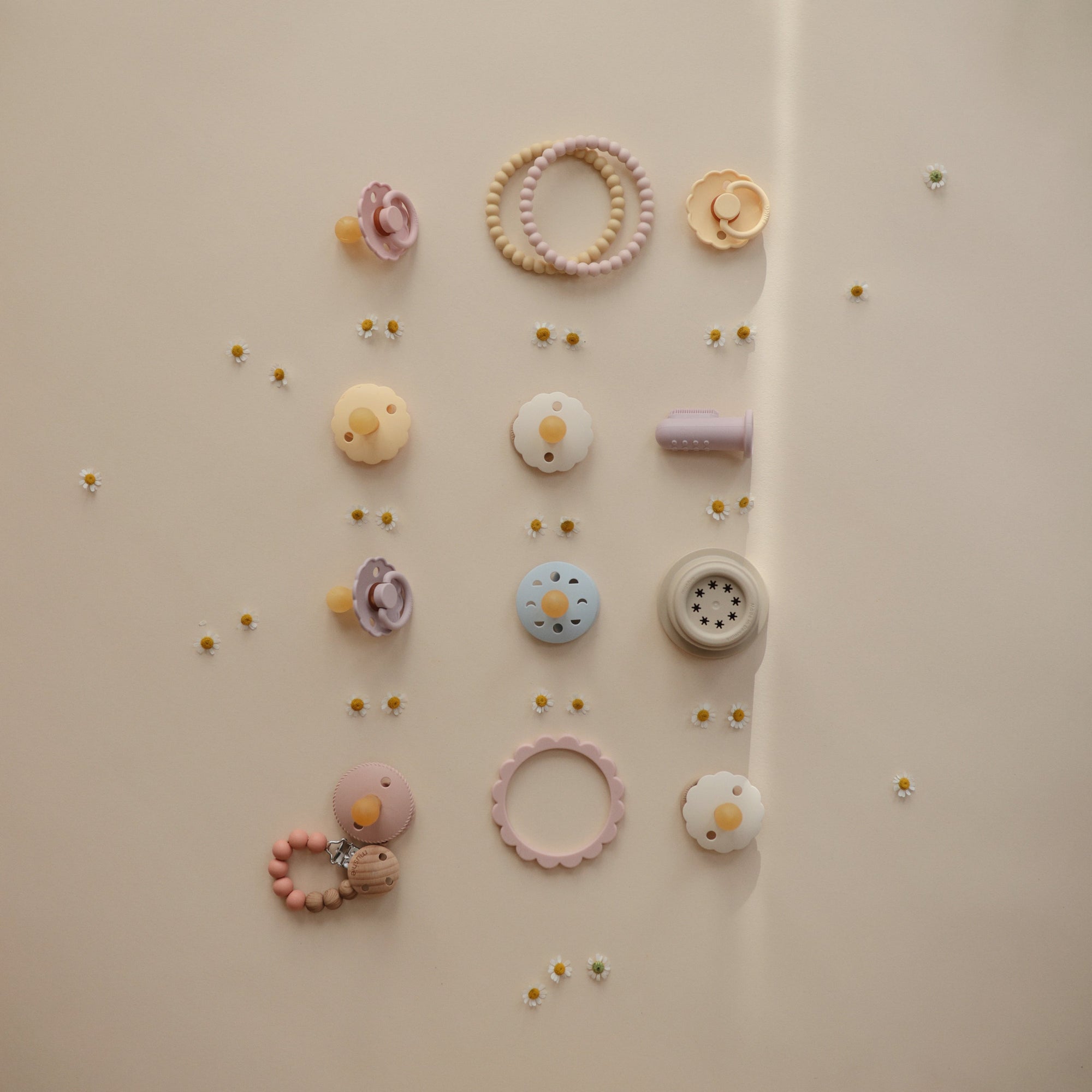 Mushie Silicone Pacifier Clip | Eva