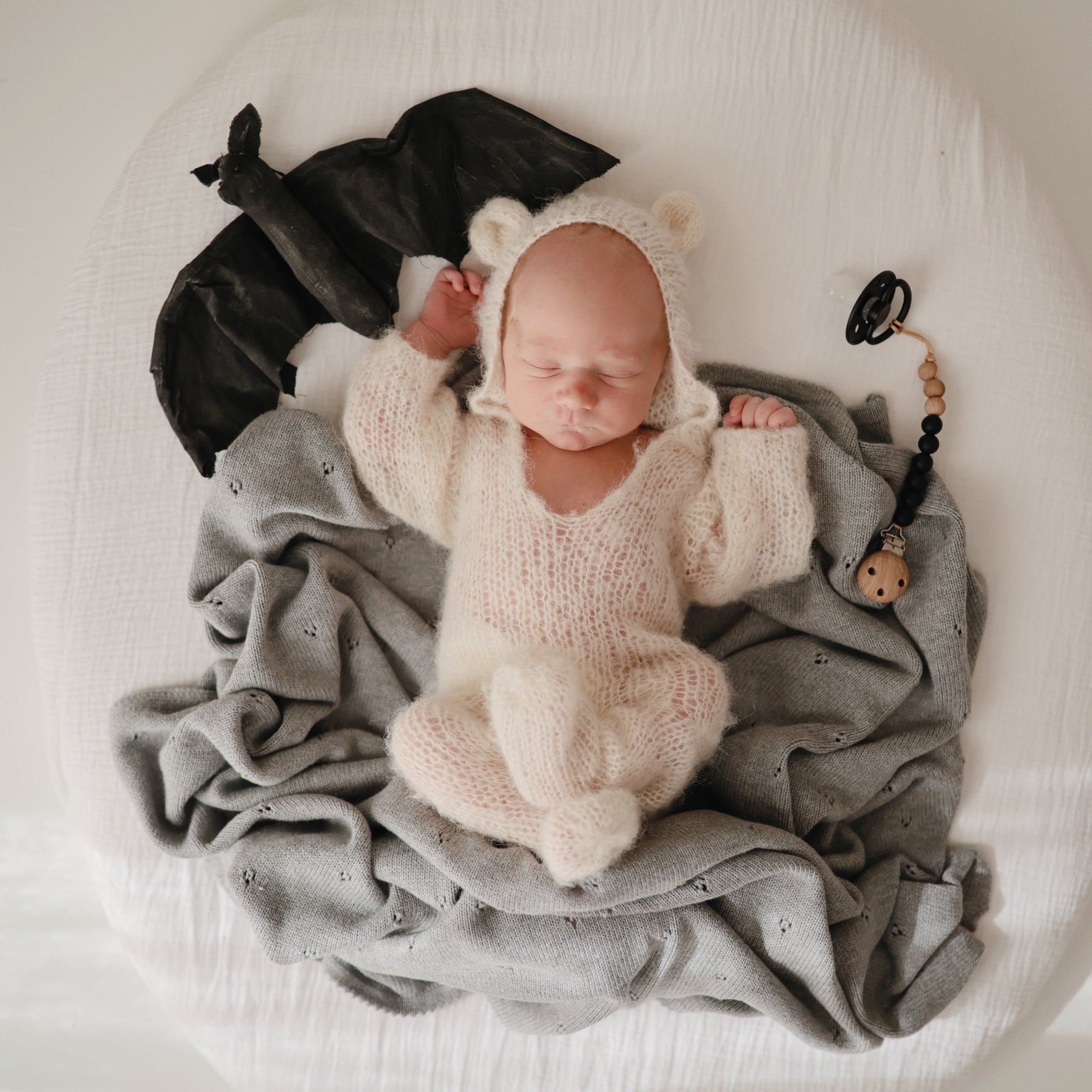 Mushie Silicone Pacifier Clip | Eva