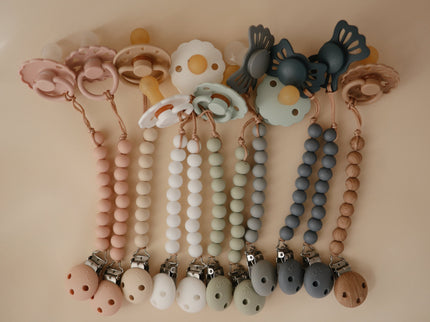 Mushie Silicone Pacifier Clip | Hera