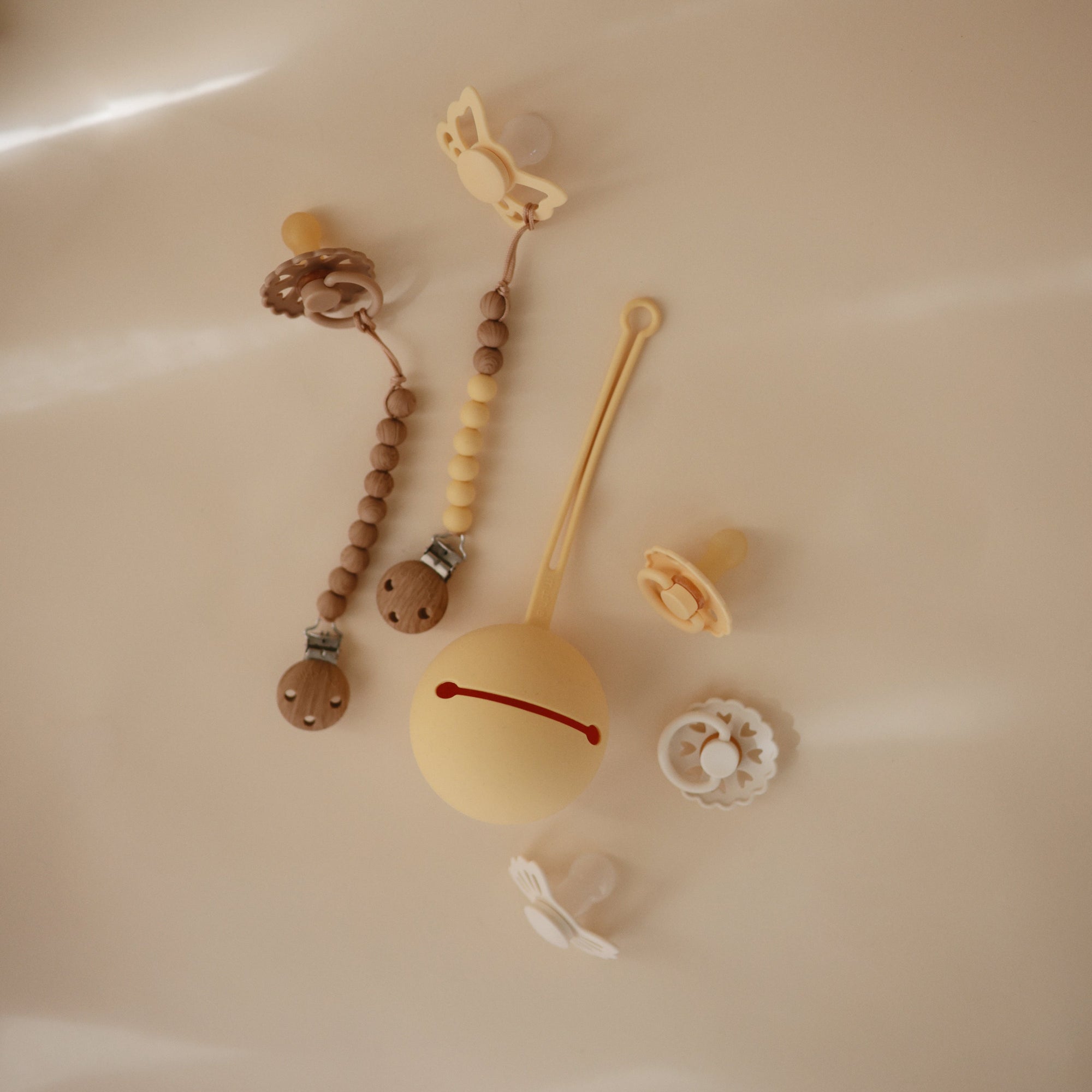 Mushie Silicone Pacifier Clip | Eva