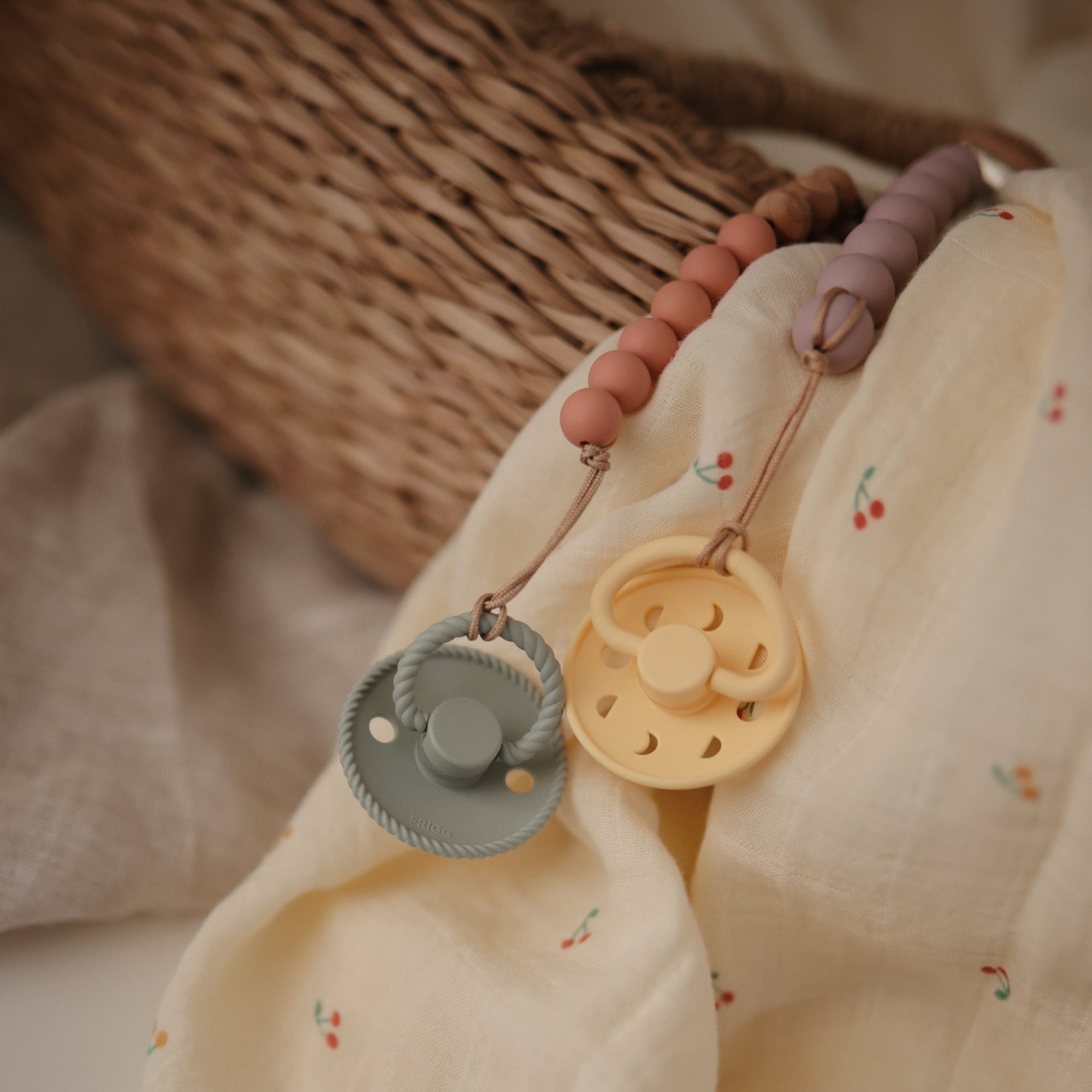 Mushie Silicone Pacifier Clip | Eva