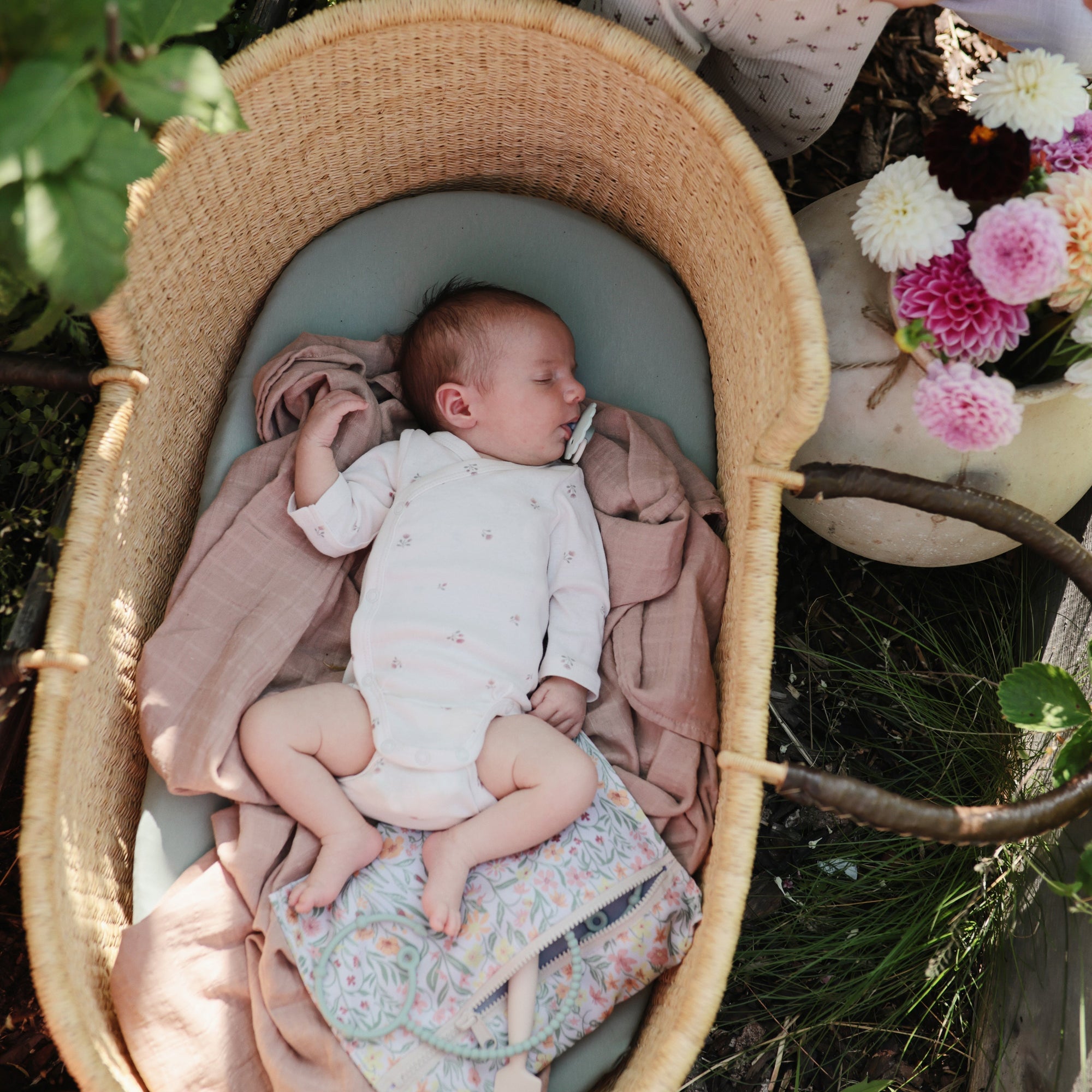 Mushie Organic Cotton Muslin Swaddle Blanket
