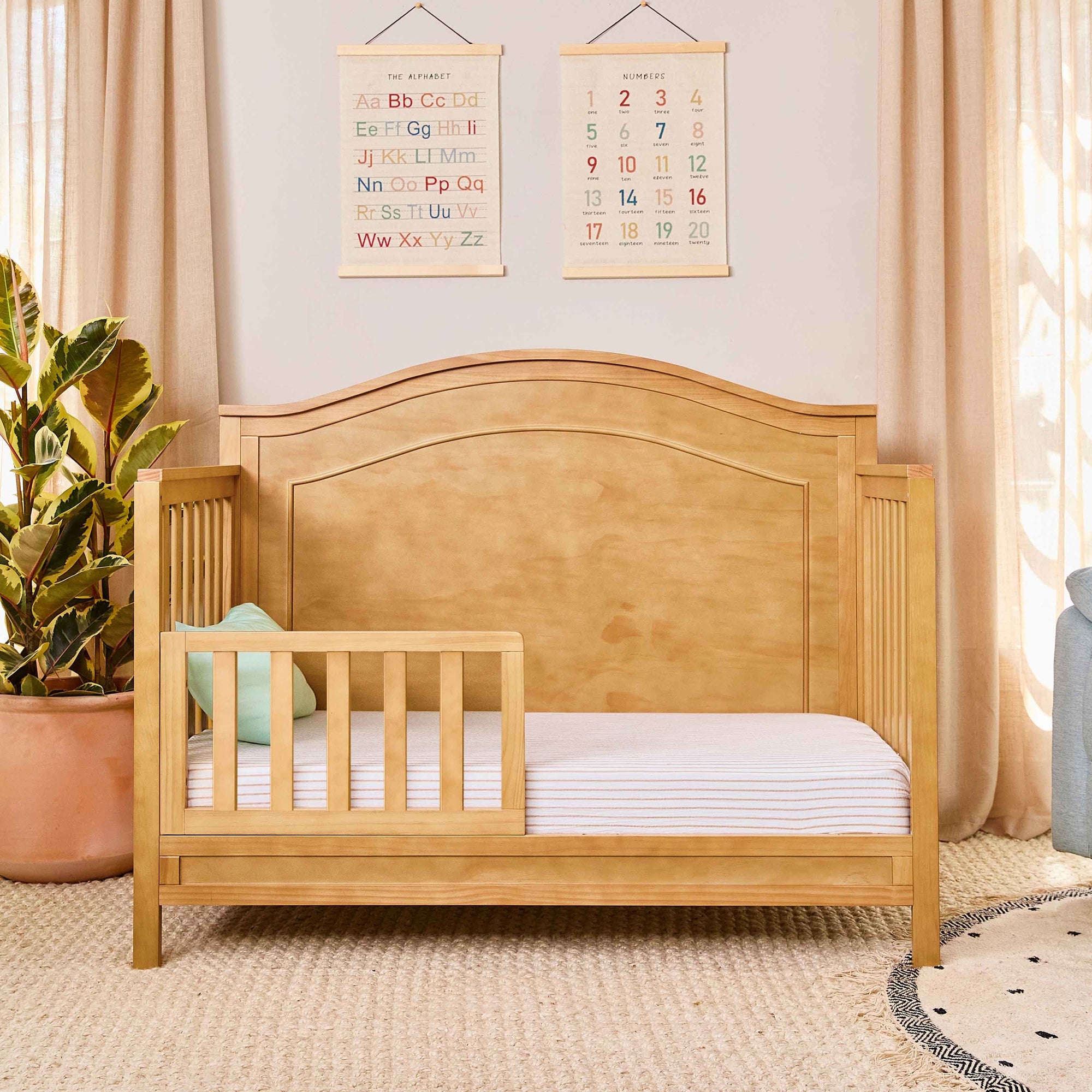 M12801HY,DaVinci,Charlie 4-in-1 Convertible Crib in Honey
