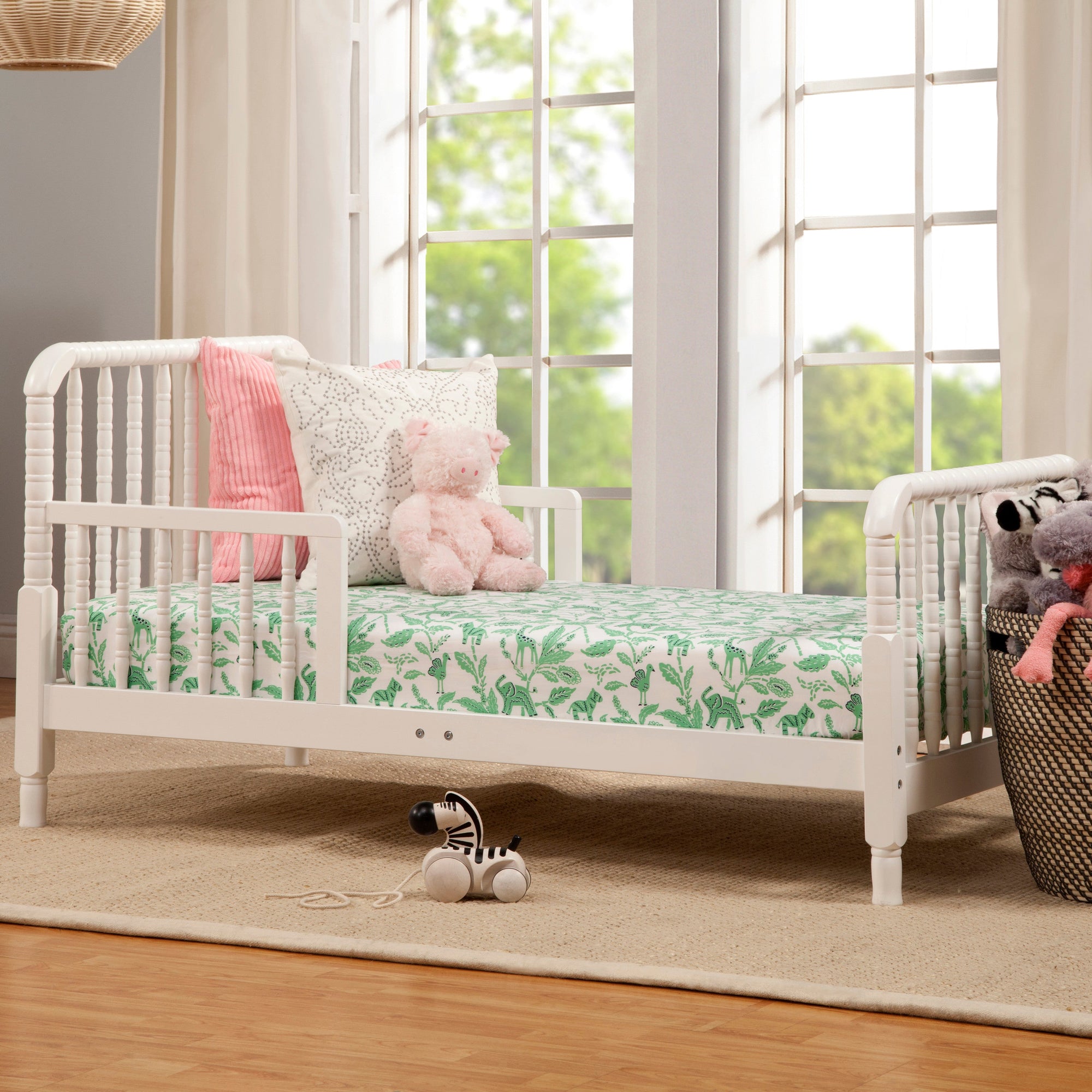 M7390W,DaVinci,Jenny Lind Toddler Bed In White Finish