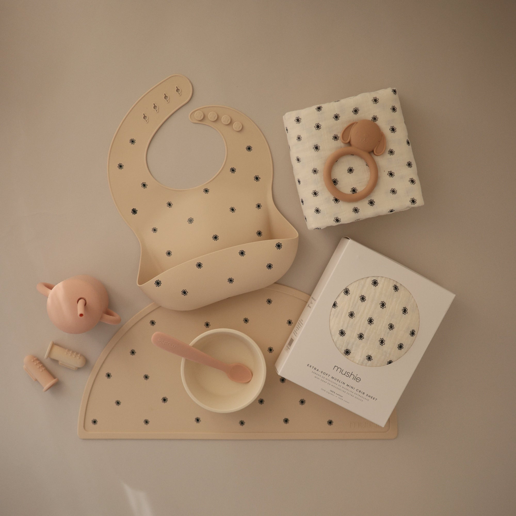 Mushie Organic Cotton Muslin Swaddle Blanket