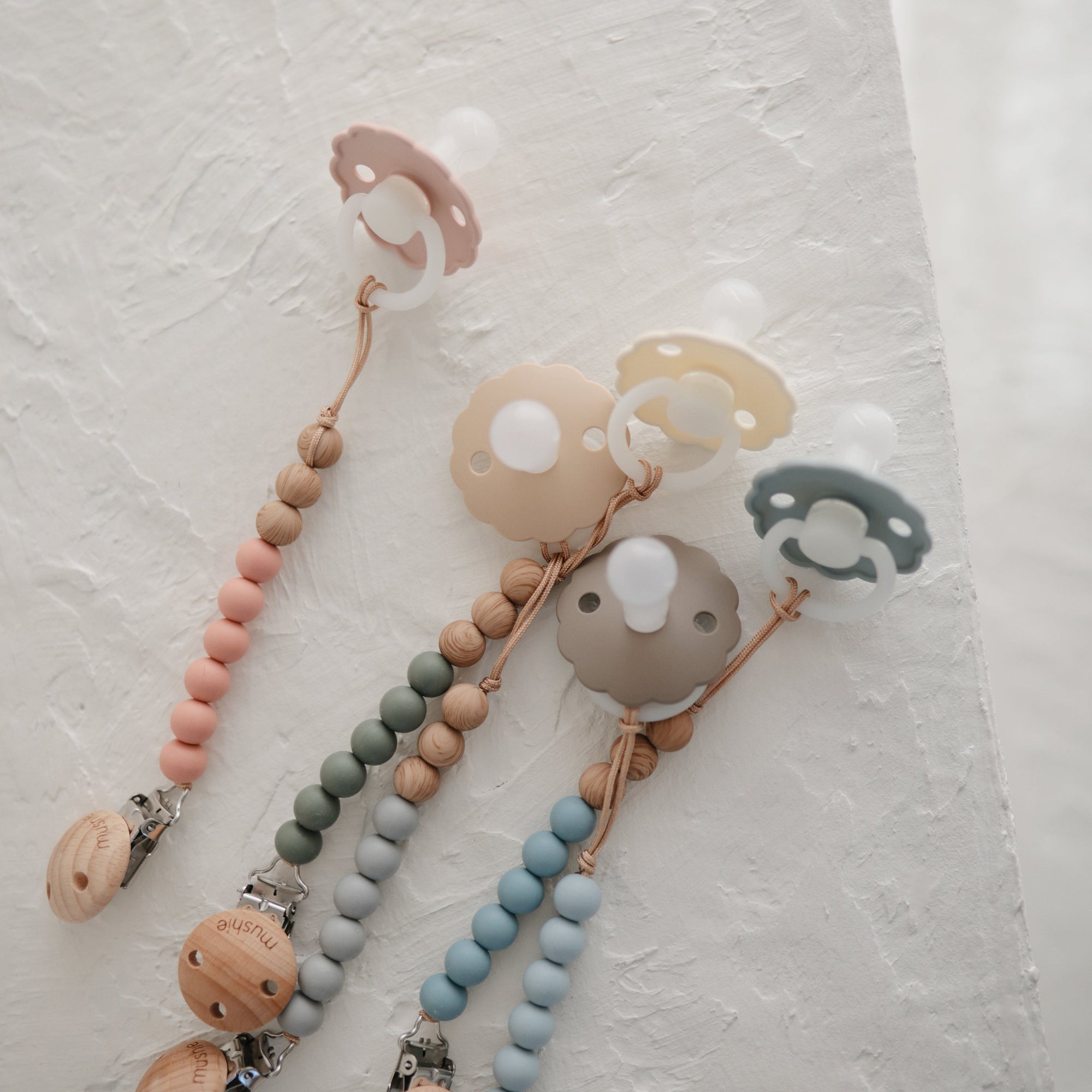 Mushie Silicone Pacifier Clip | Eva