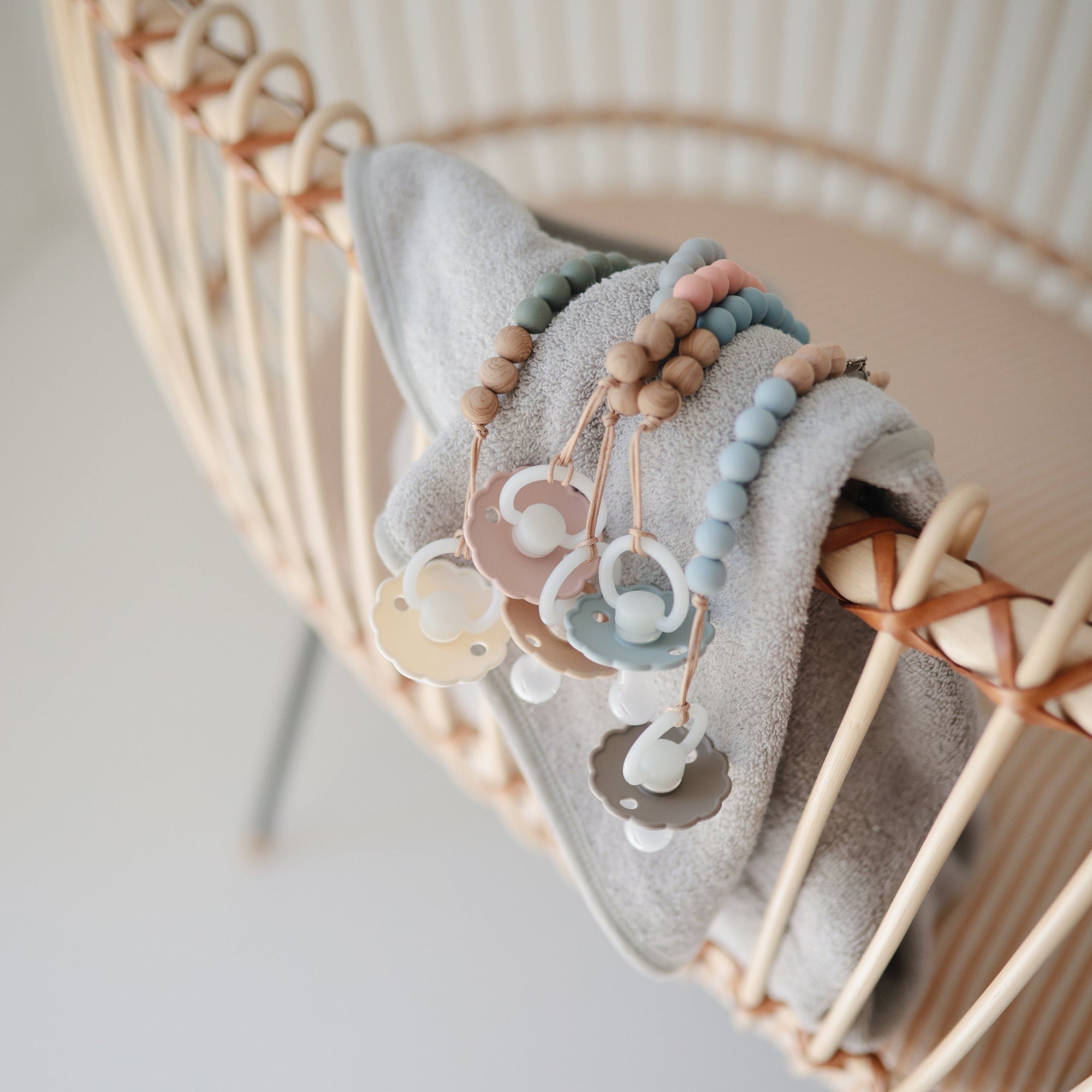 Mushie Silicone Pacifier Clip | Eva