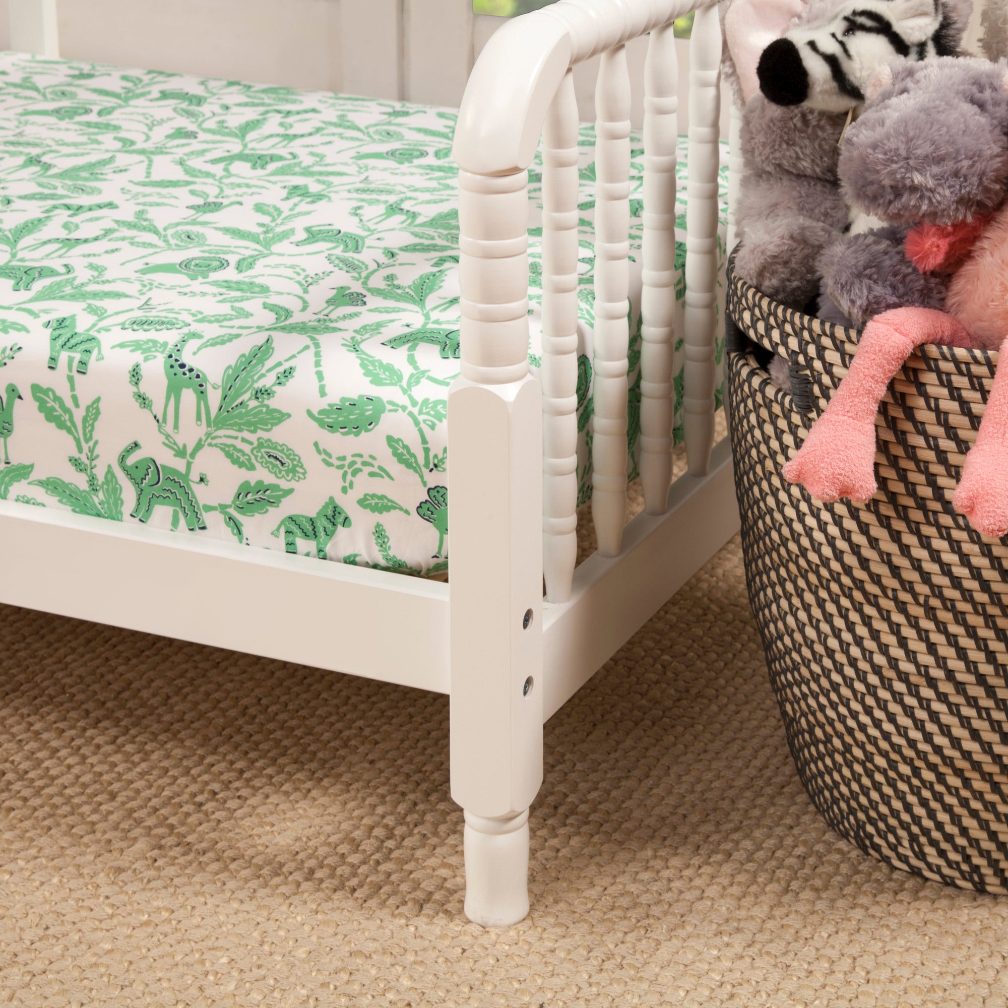 M7390W,DaVinci,Jenny Lind Toddler Bed In White Finish